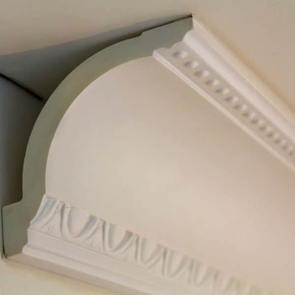 Corniche posée angle de mur